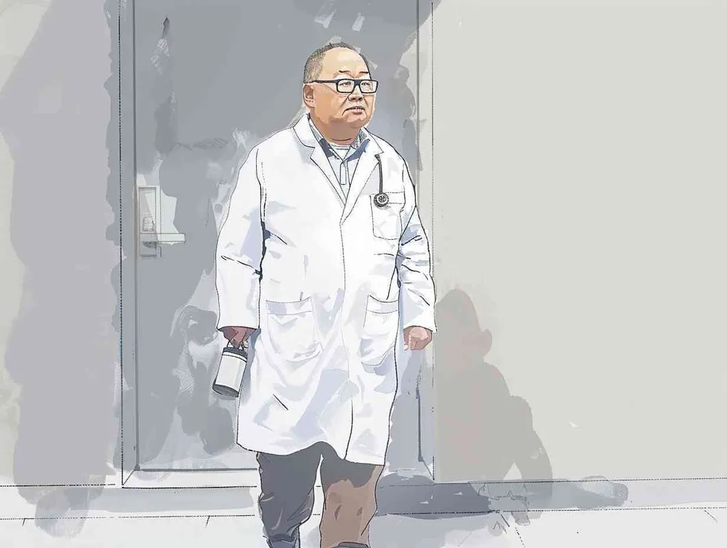 70岁，中国面孔，男，穿着白大褂，手持保温杯，听诊器，戴眼镜，慢慢地走，医院门诊，现代环境，真实，沧桑，疲惫，慈祥，和蔼，温柔 - style3部分