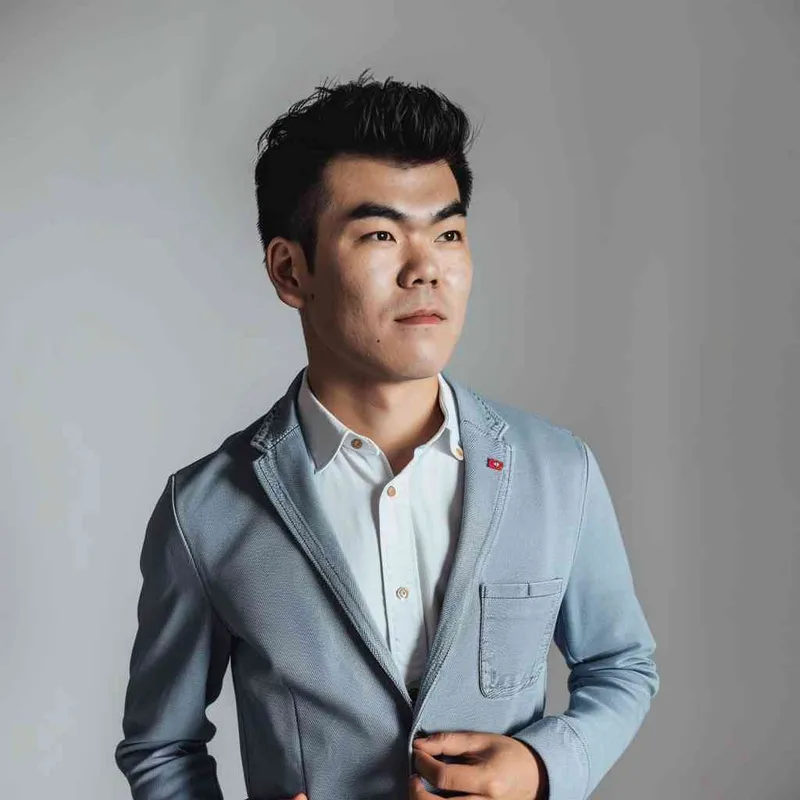 white background, natural lighting, wearing suit --ar 1:1 --iw 0.53 --v 6.0 --cref https://s.mj.run/22UAr7E-O2U - style3部分