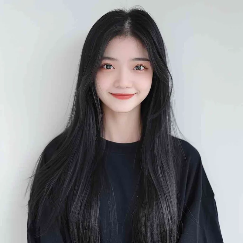 A Chinese girl with long black hair and wearing a dark long-sleeved round-neck T-shirt is smiling at the camera. The background color should be white to highlight his face. She has an Asian nose shape, medium skin tone, round eyes, and thin eyebrows. Her overall appearance conveys friendliness or confidence.--ar 1:1 --q 1 --v 6.0 - style1部分