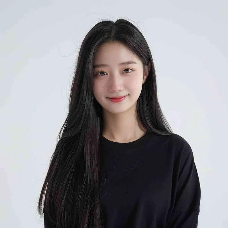 A Chinese girl with long black hair and wearing a dark long-sleeved round-neck T-shirt is smiling at the camera. The background color should be white to highlight his face. She has an Asian nose shape, medium skin tone, round eyes, and thin eyebrows. Her overall appearance conveys friendliness or confidence.--ar 1:1 --q 1 --v 6.0 - style1部分