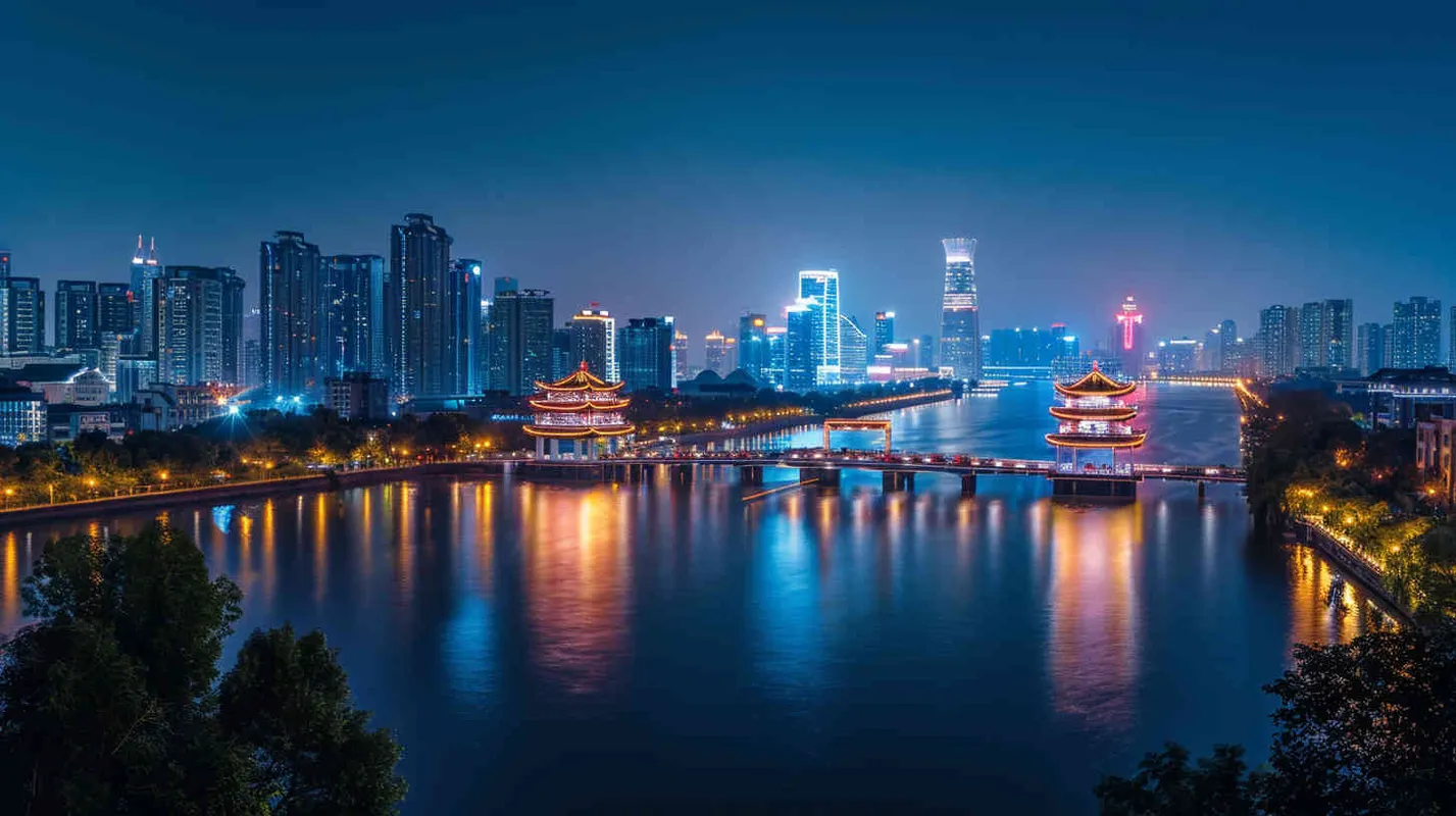 透明的电视屏幕，电视里边可以看到丰富的消费场景，是未来商业风格，电视外部是极简主义的单色风格，形成鲜明对比， - style2部分