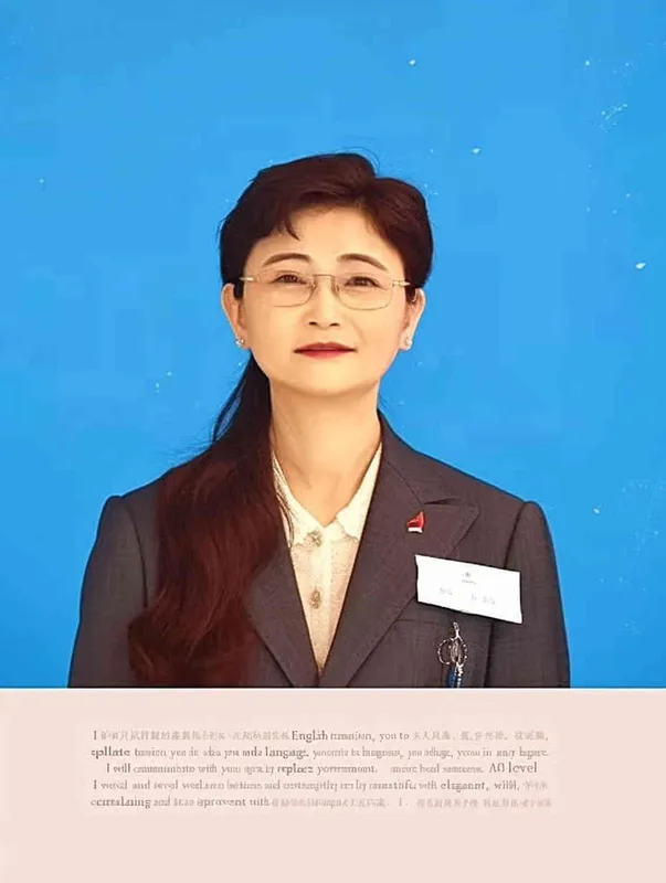 （制作一款水彩画风卡通人物），（卡通人物），（水彩风卡通人物），（可爱公仔样式），（闭口微笑），（人像正身），（半身），（精致脸），（要和图片画风一模一样），8000K分辨率 - style1部分