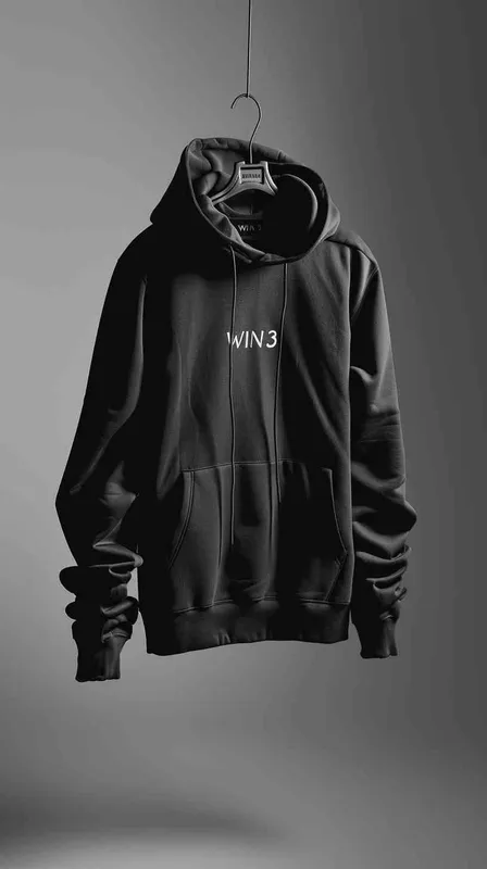 Midjourney Bot
2024-04-03 10:11:32


设计潮牌的帽衫，品牌logo“WIN3”的字样设计感非常强，logo材质很有质感，在胸前部分非常醒目，衣服有未来的科技感，衣服悬空在纯色背景空间 ，只有衣服没有模特 – AI绘画作品展示 | Midjourney中文版生成