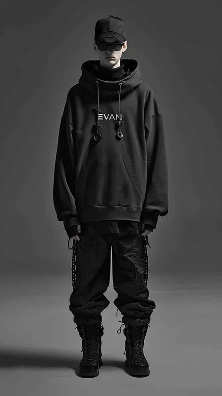 设计潮牌的帽衫，品牌“EVAN”的字样设计感非常强，材质很有质感，在胸前部分，衣服有未来的科技感，衣服悬空在纯色背景空间 - style1部分