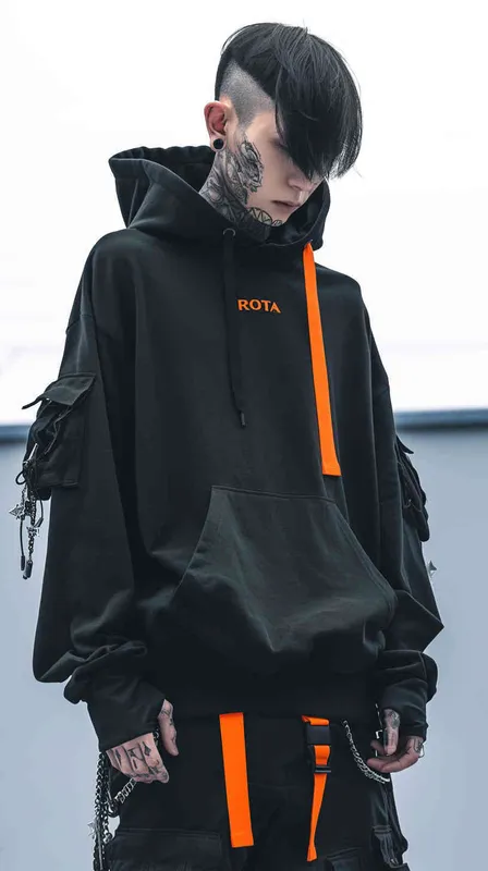 设计潮牌的帽衫，品牌“ROTA PRO”的字体很酷很大，清晰，设计感非常强，材质很有质感，在胸前部分，衣服有未来的科技感，赛博朋克风格 - style4部分