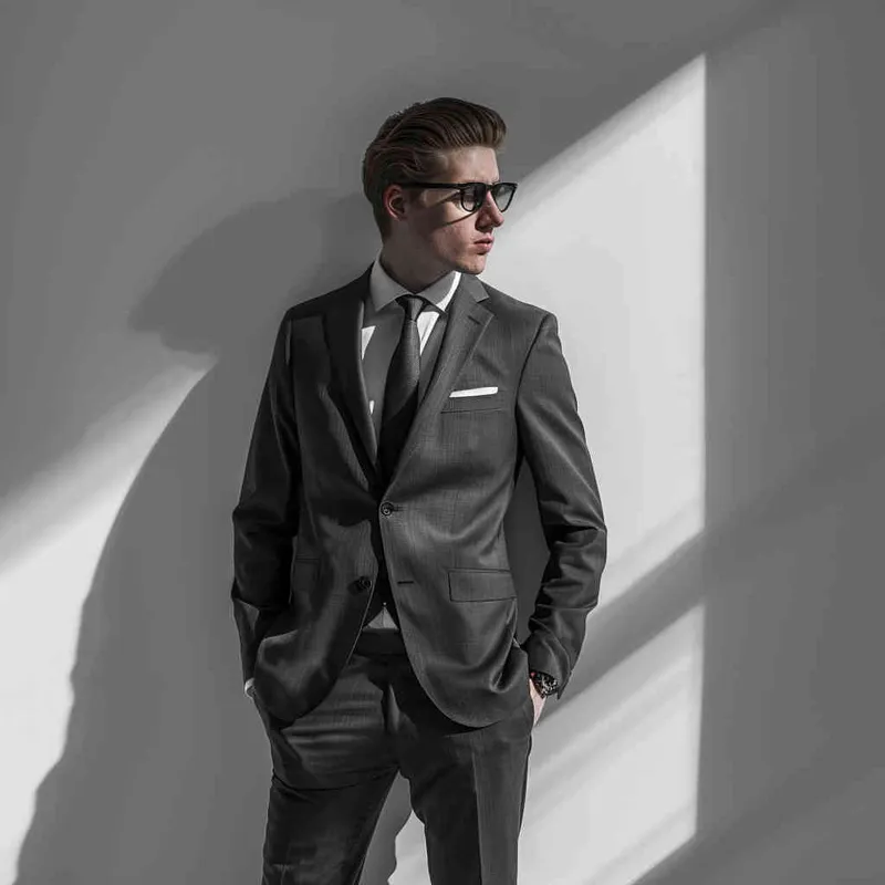 wearing a suit, white background, 8k --v 5.2 - style3部分